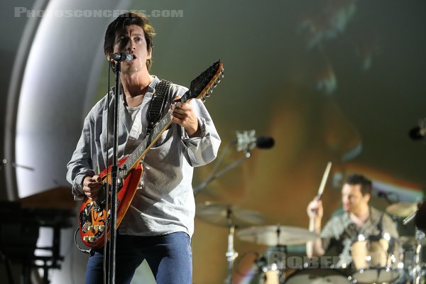 ARCTIC MONKEYS - 2022-08-25 - SAINT CLOUD - Domaine National - Grande Scene - 